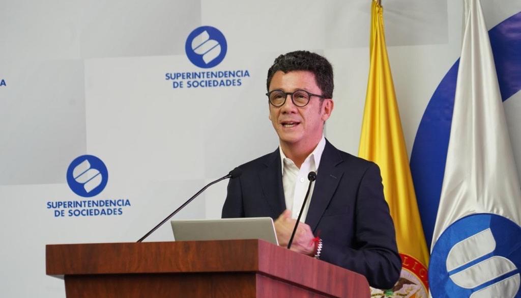 Billy Escobar, Superintendente de Sociedades.