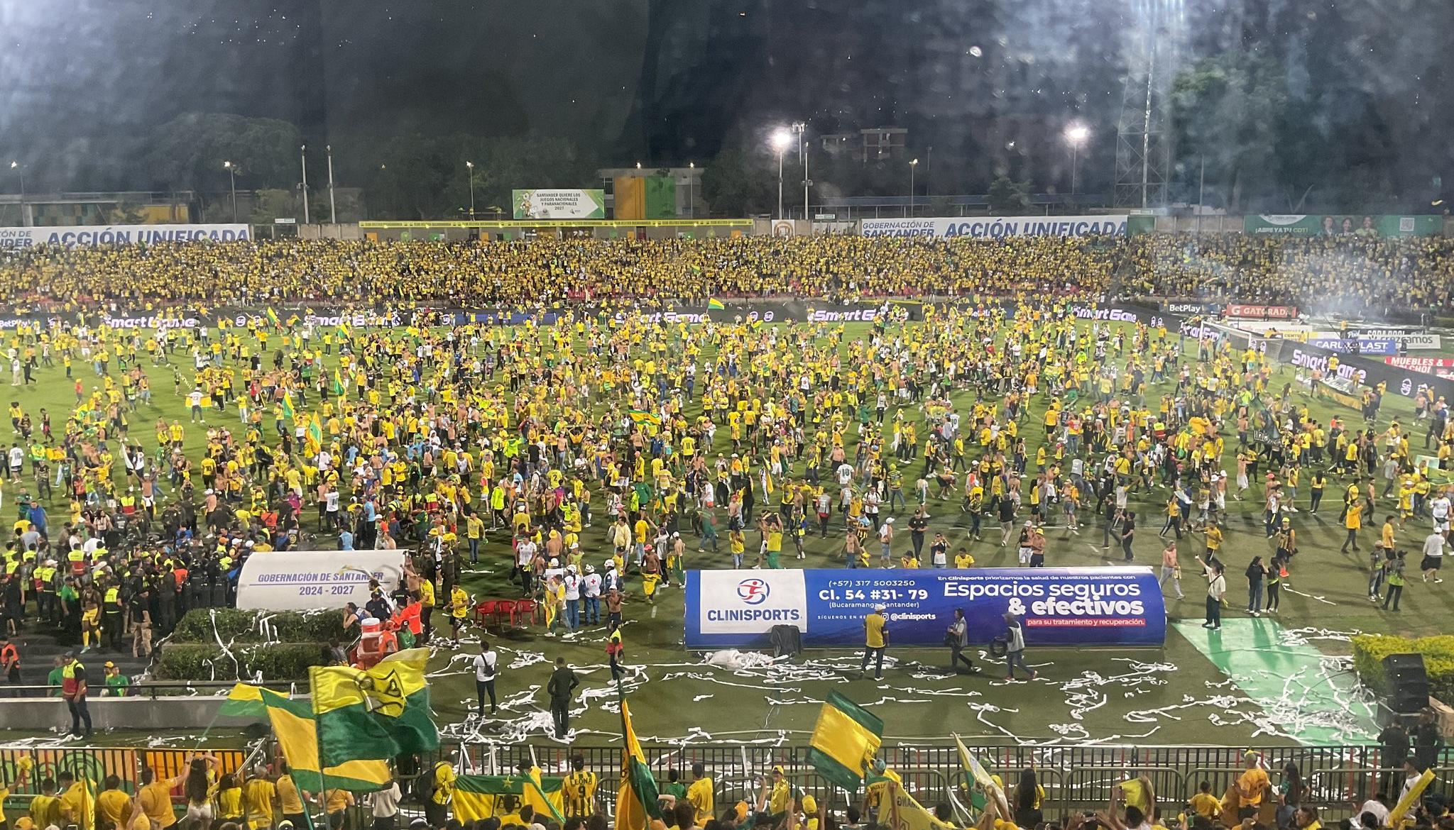 Invasión de campo en el estadio Alfonso López.