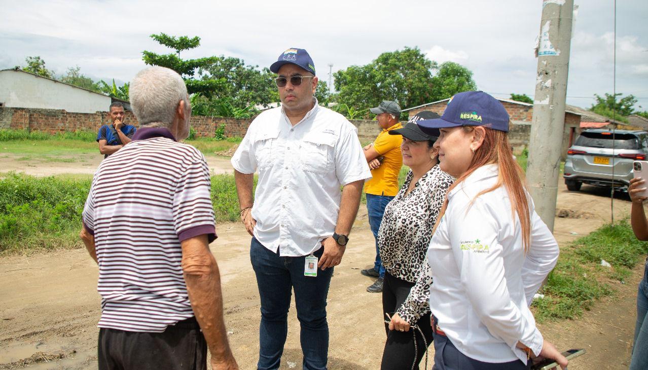 El director de la C.R.A., Jesús León Insignares, en su visita.