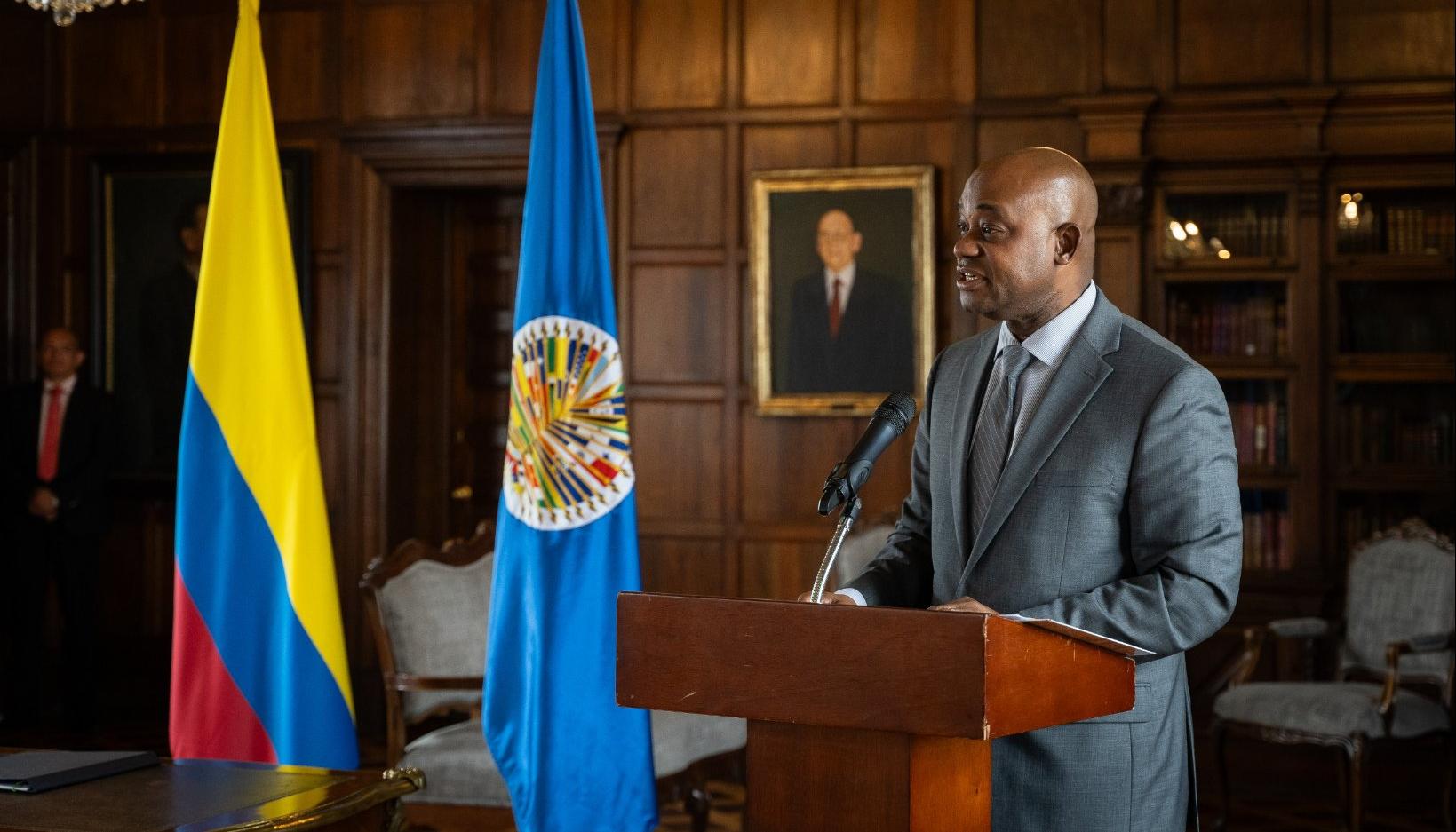 El Canciller Luis Gilberto Murillo.