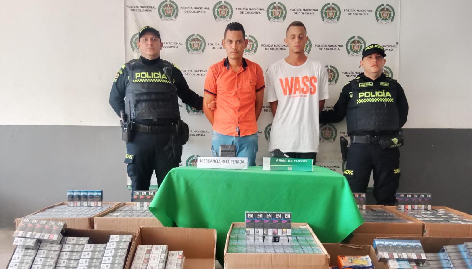 Les incautaron una pistola con la que habían intimidado a la víctima. 