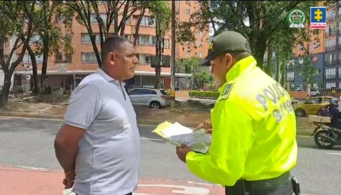 Uno de los policías capturados en las diligencias. 