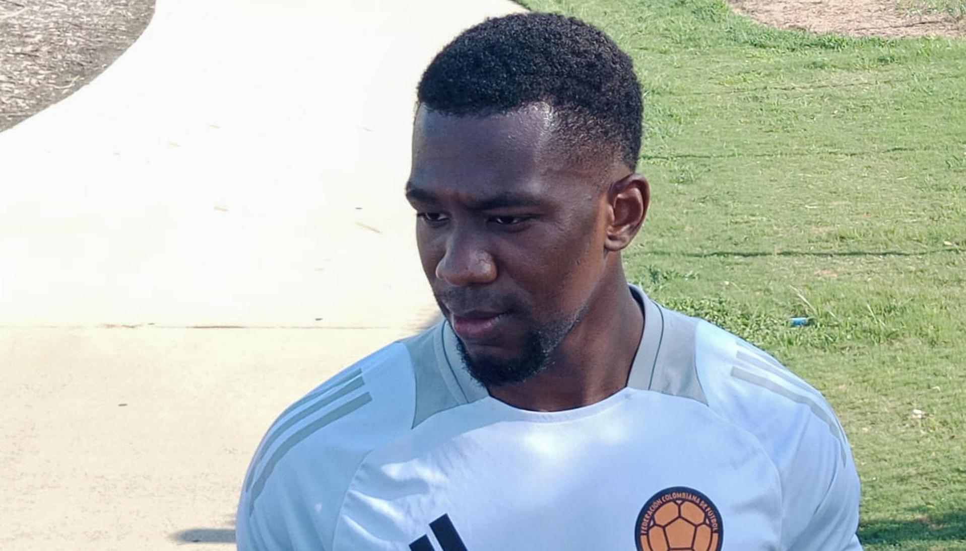 Carlos Cuesta, defensa de la selección Colombia, quien atendió a la prensa este sábado. 