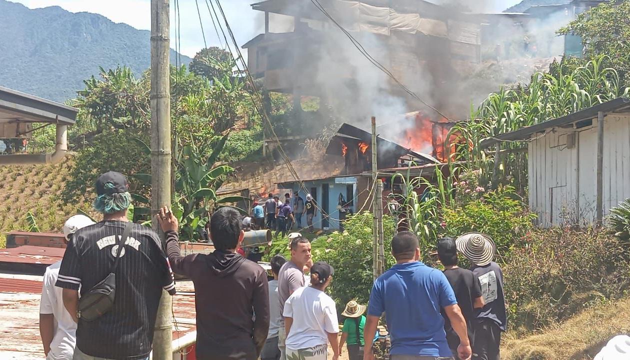 Tres viviendas quedaron incineradas. 