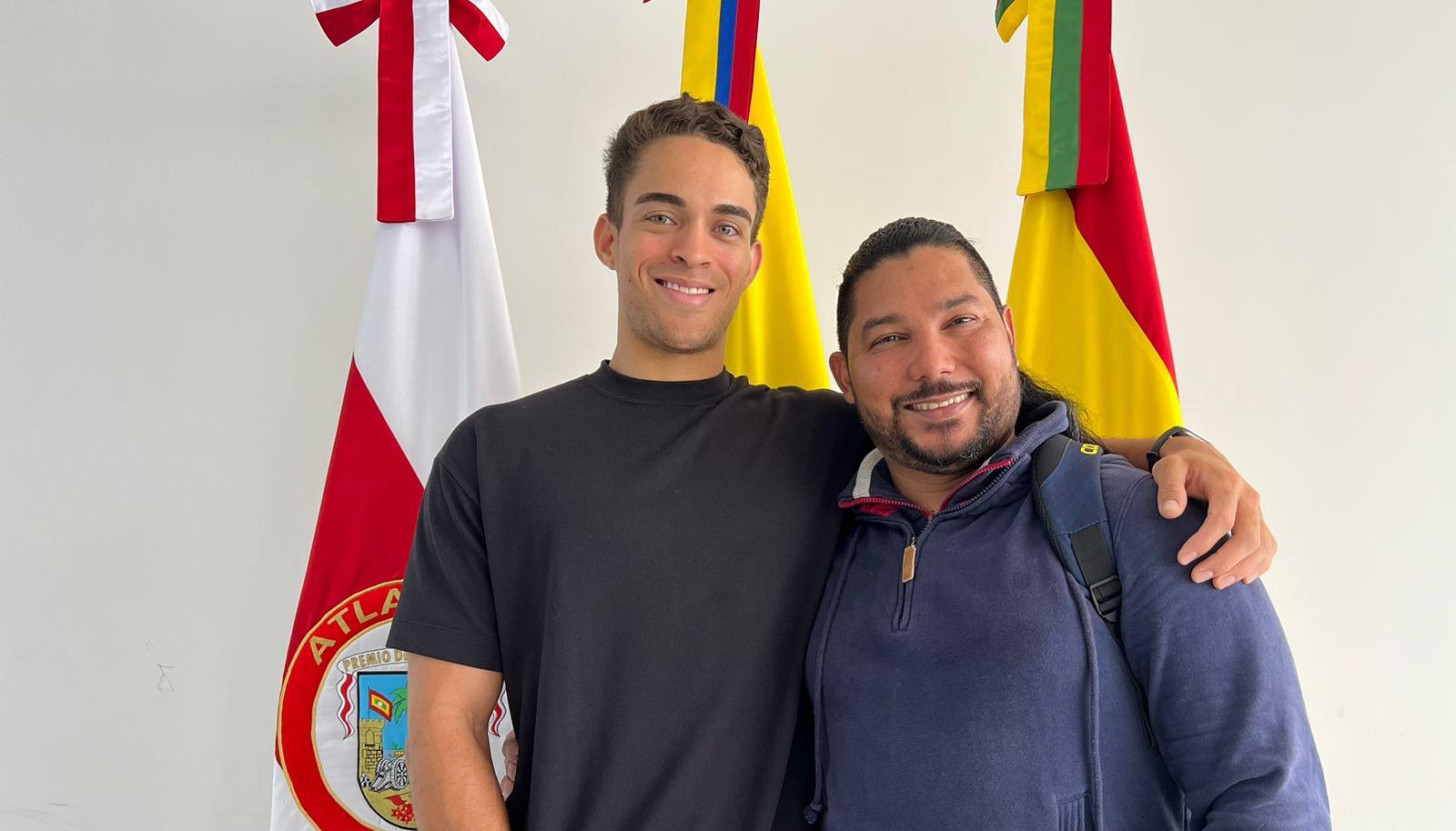 Cristian Ortega y el entrenador Ricardo Moreno.