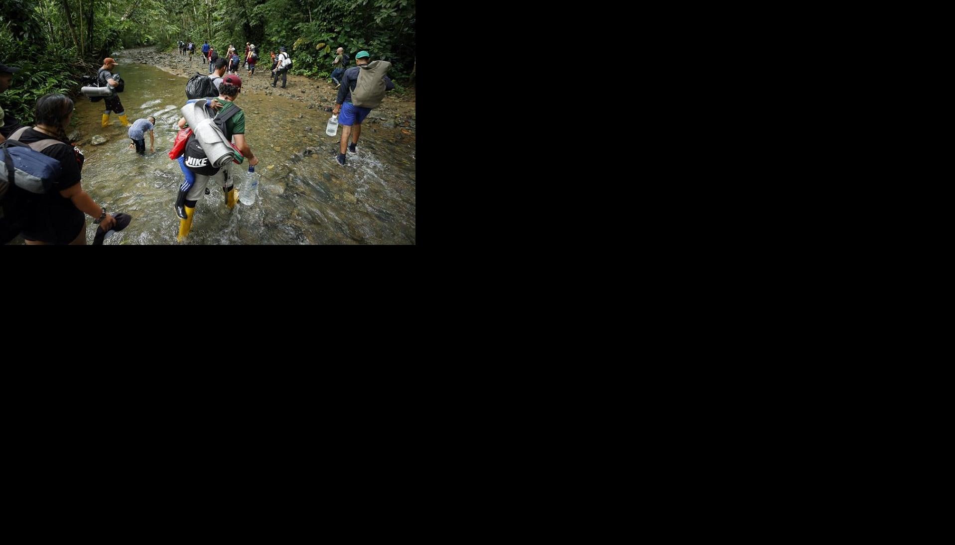 Paso de migrantes por la selva del Darién