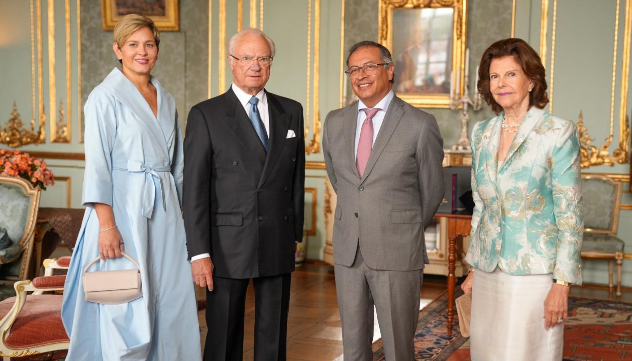 El presidente Gustavo Petro, la primera dama, Verónica Alcocer, junto a los reyes Carlos XVI Gustavo y Silvia de Suecia.