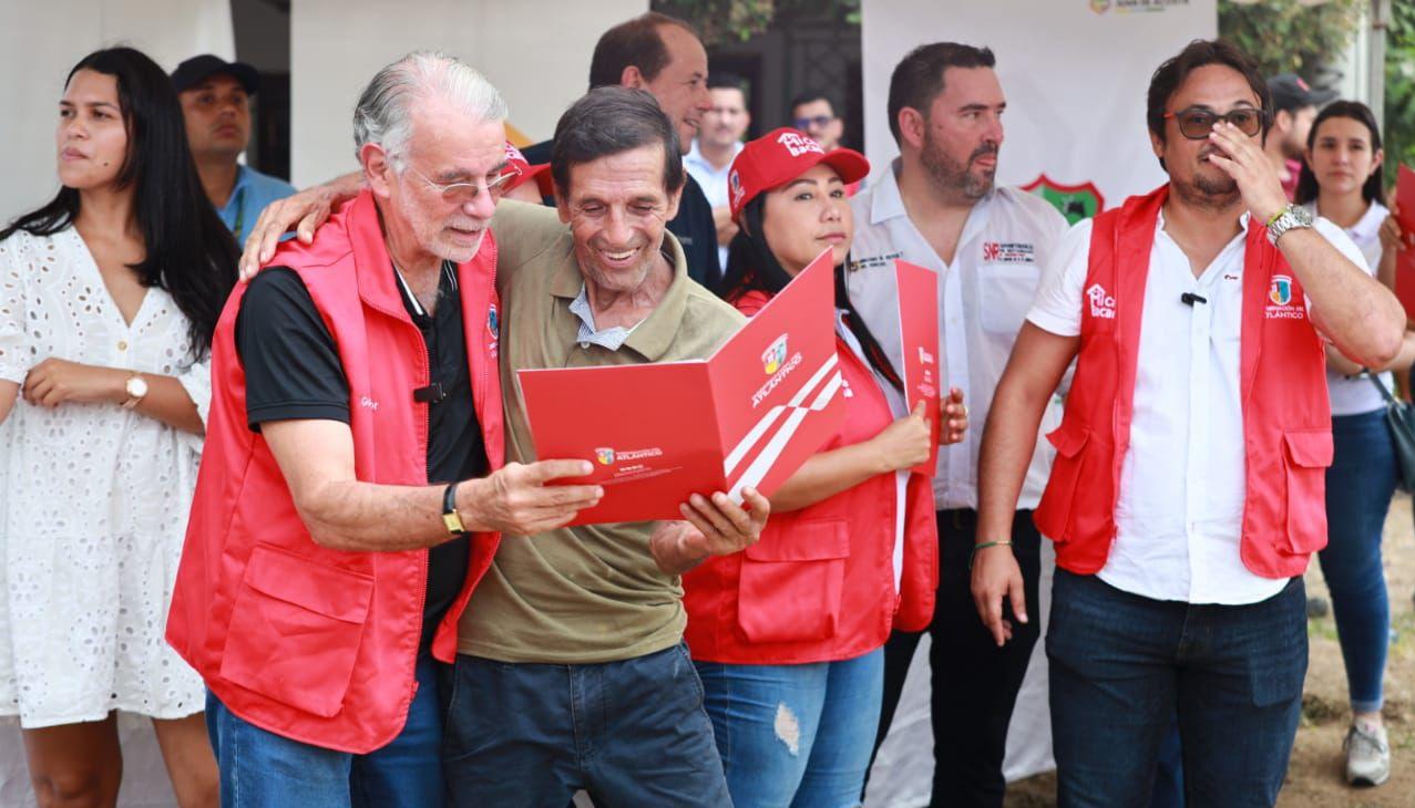 Entrega de títulos de propiedad