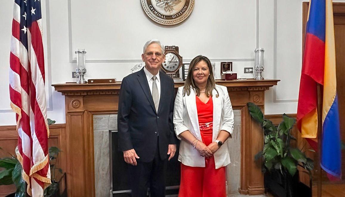 El Fiscal de EE.UU., Merrick B. Garland, y la Fiscal General de Colombia, Luz Adriana Camargo.
