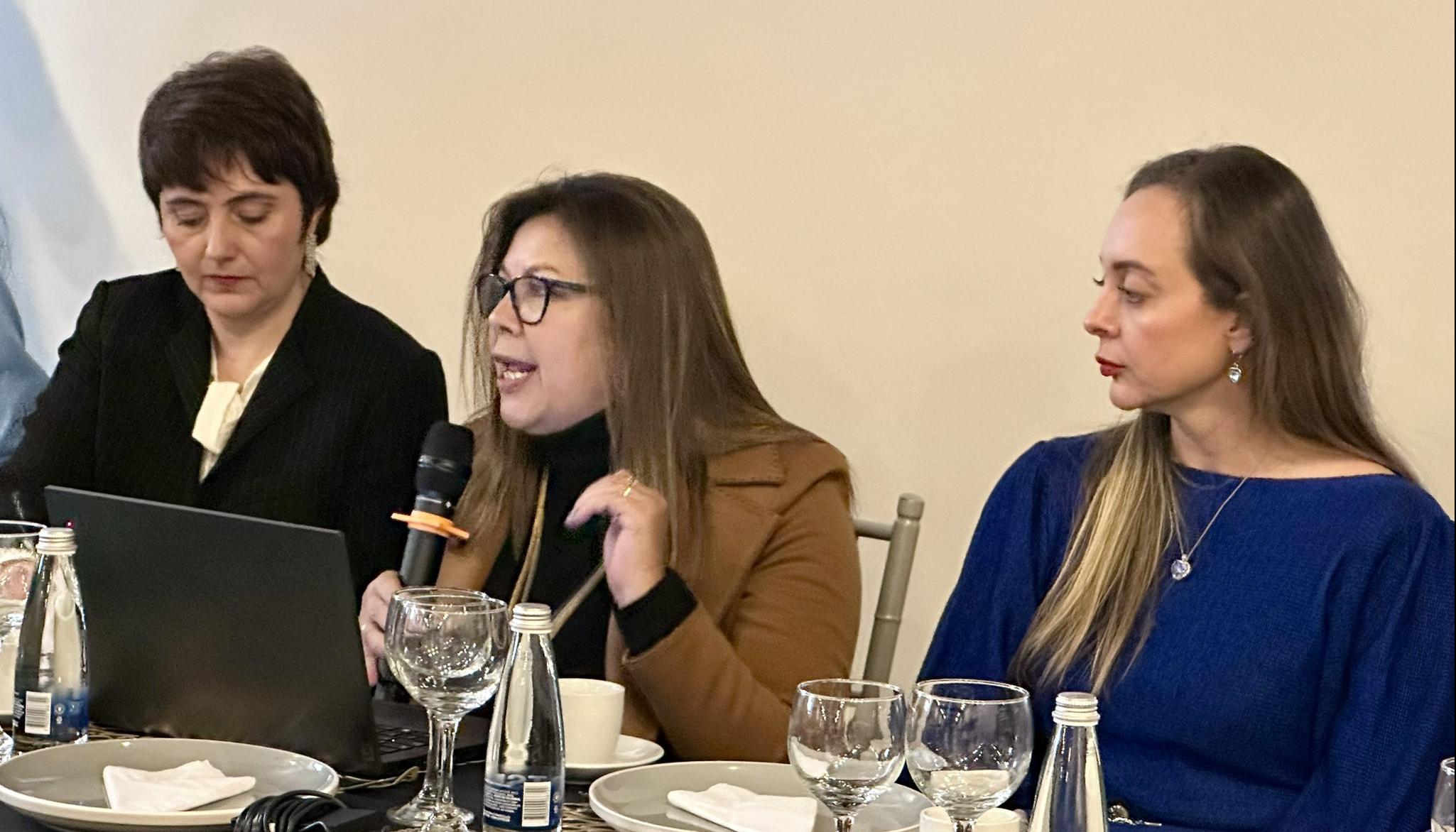 La Fiscal Luz Adriana Camargo en la Comisión Legal para la Equidad de la Mujer del Congreso.