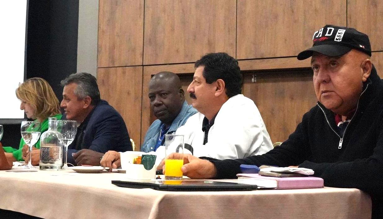  Directivos de Fecode se reunieron este martes con algunos congresistas ante quienes ratificaron su compromiso de defender la educación pública.