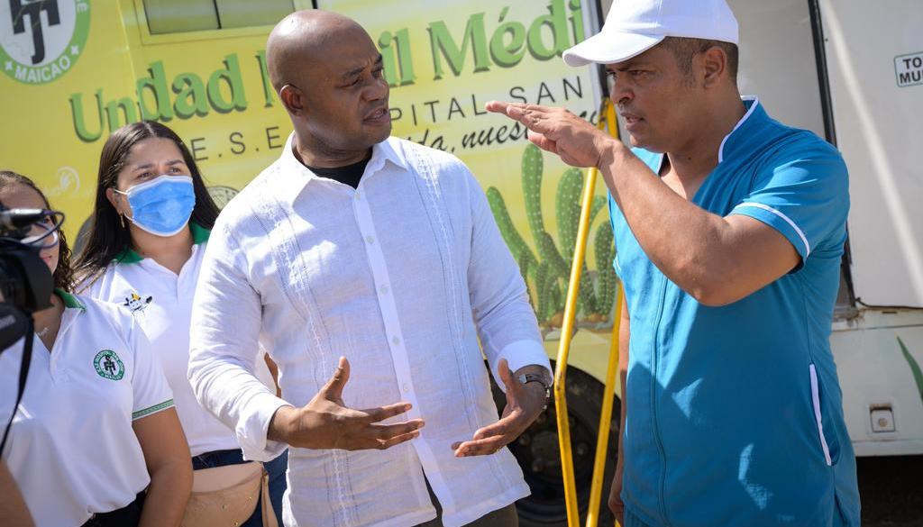 El canciller Luis Gilberto Murillo en el Centro de Recuperación Nutricional Comunitario de Maicao