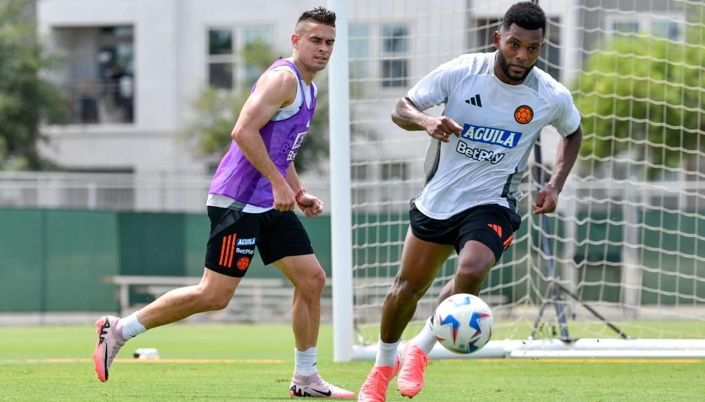 Miguel Borja y Rafael Santos Borré durante el entrenamiento de la Selección Colombia el sábado.