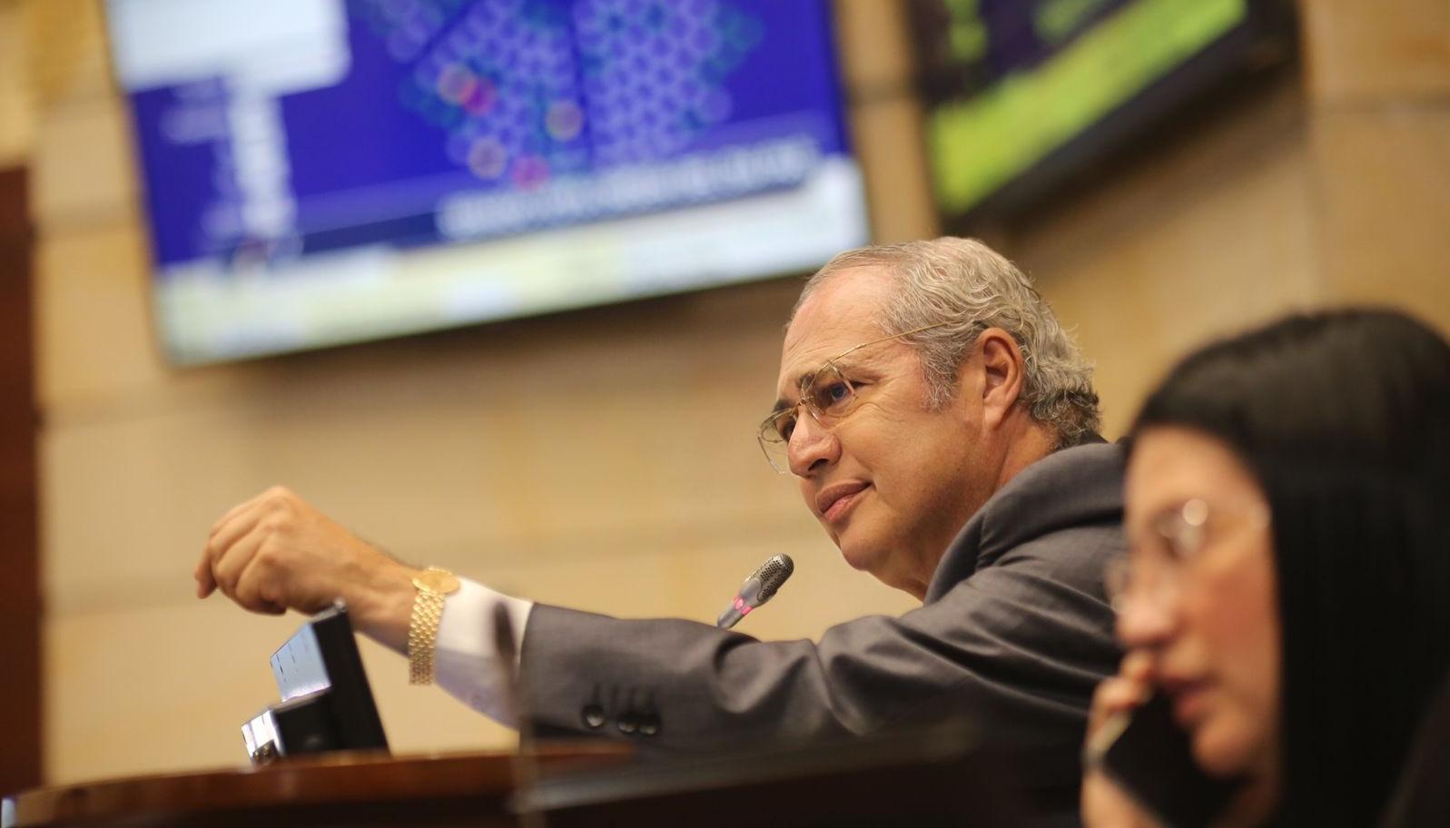 Iván Name, presidente del Senado.