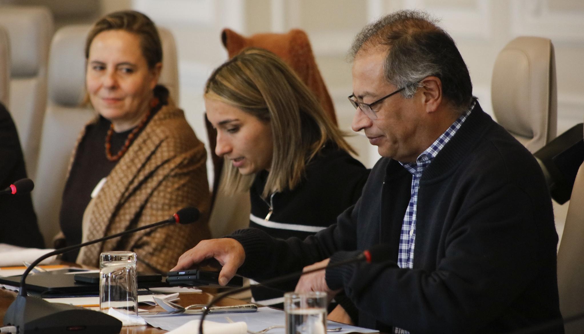 Directora del Dapre, Laura Sarabia y el Presidente Gustavo Petro.