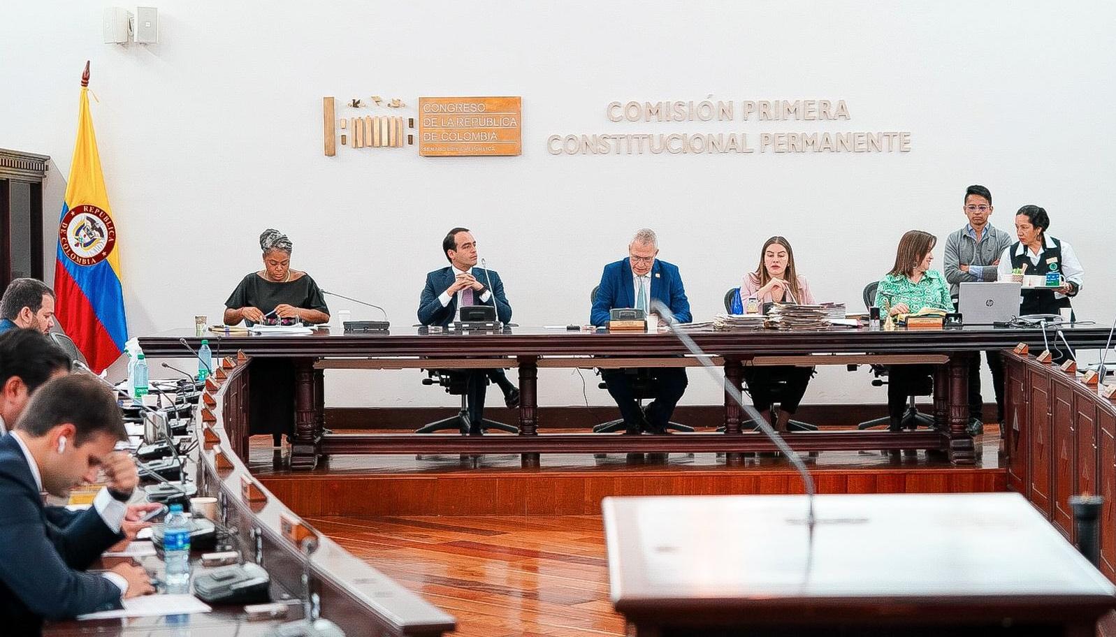 Sesión de la Comisión Primera del Senado.