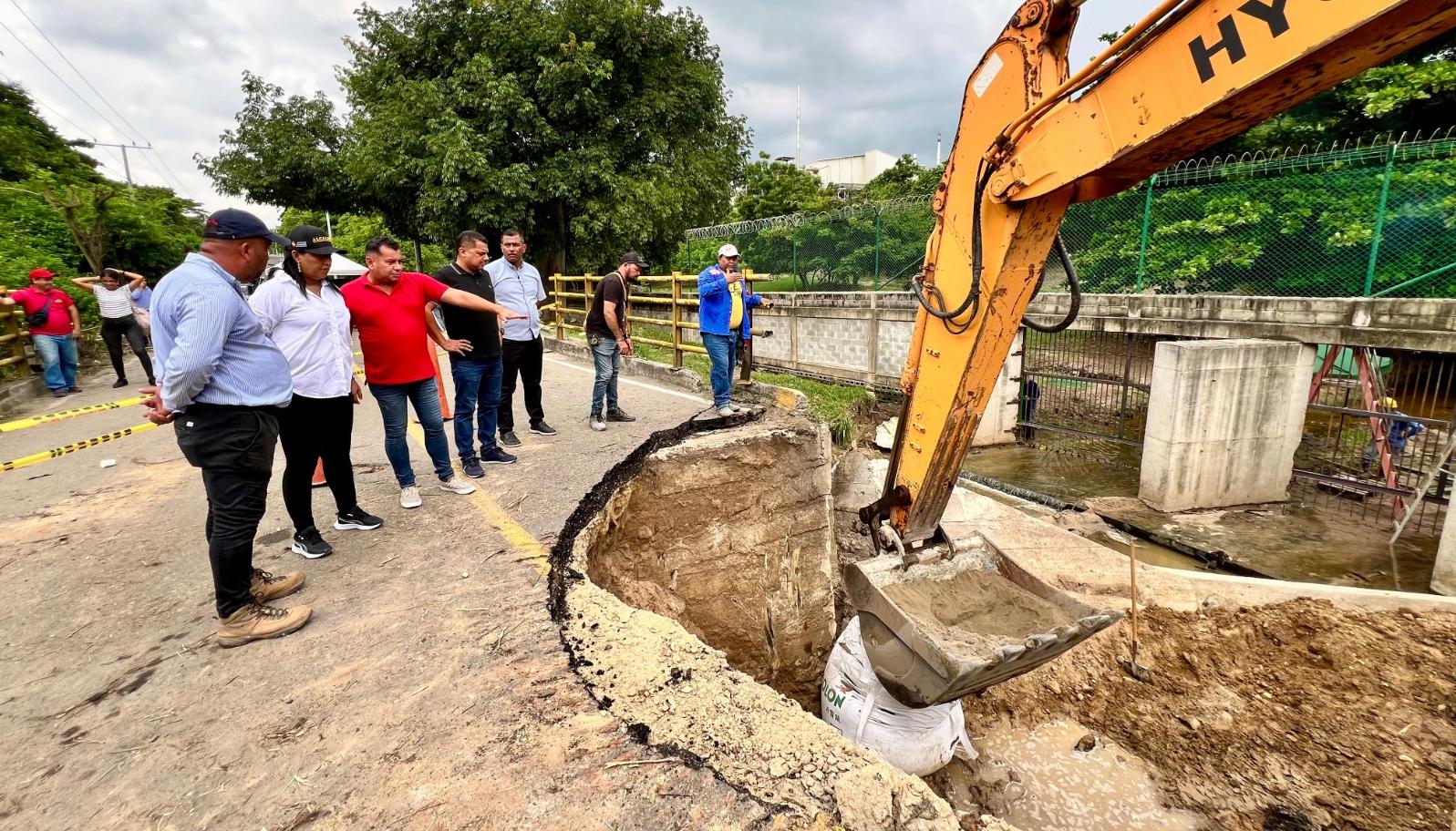 La alcaldesa Yenis Orozco en el inicio de las obras en el puente 'Los Remedios'