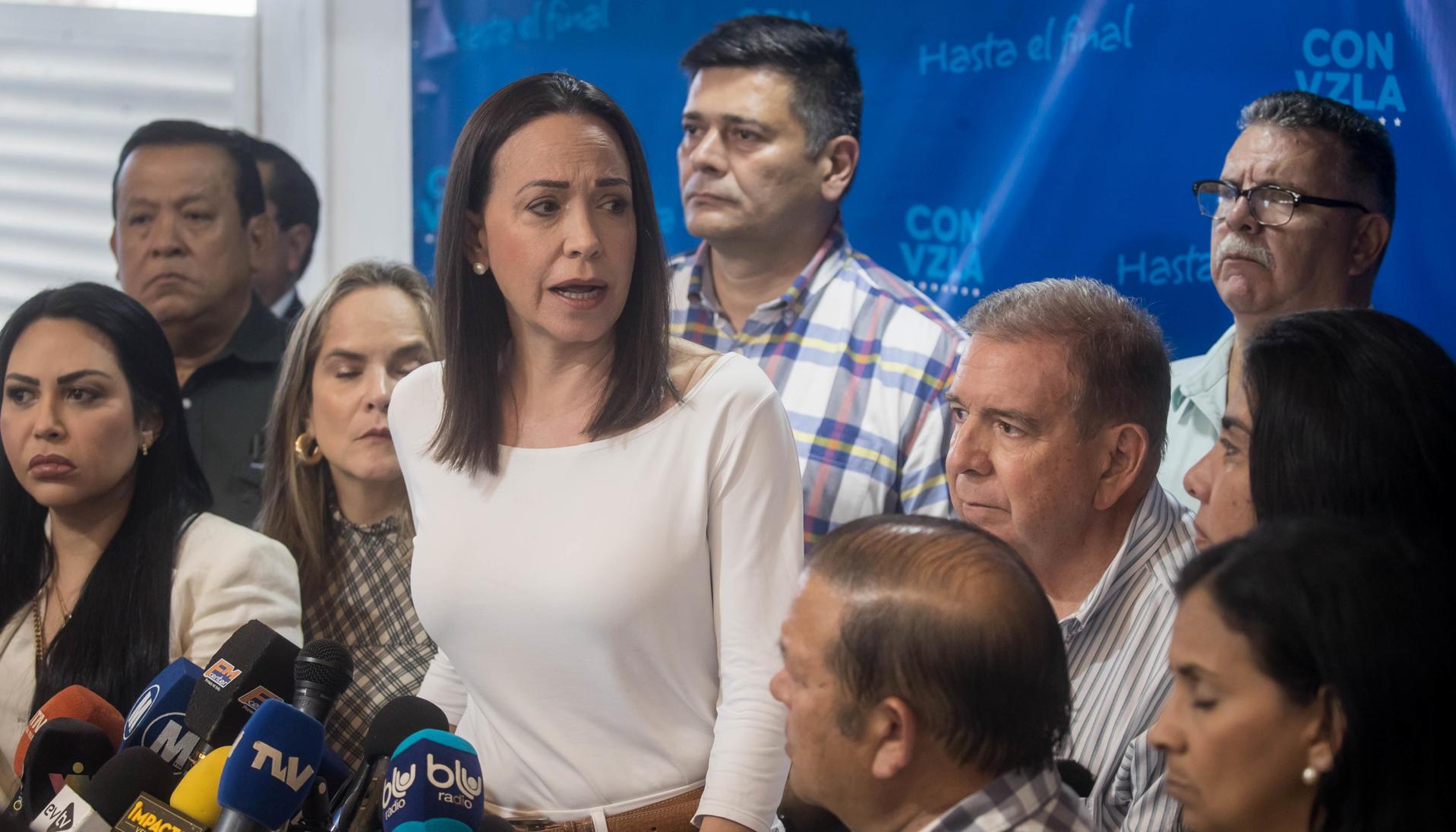 María Corina Machado apoya candidatura de Edmundo González.