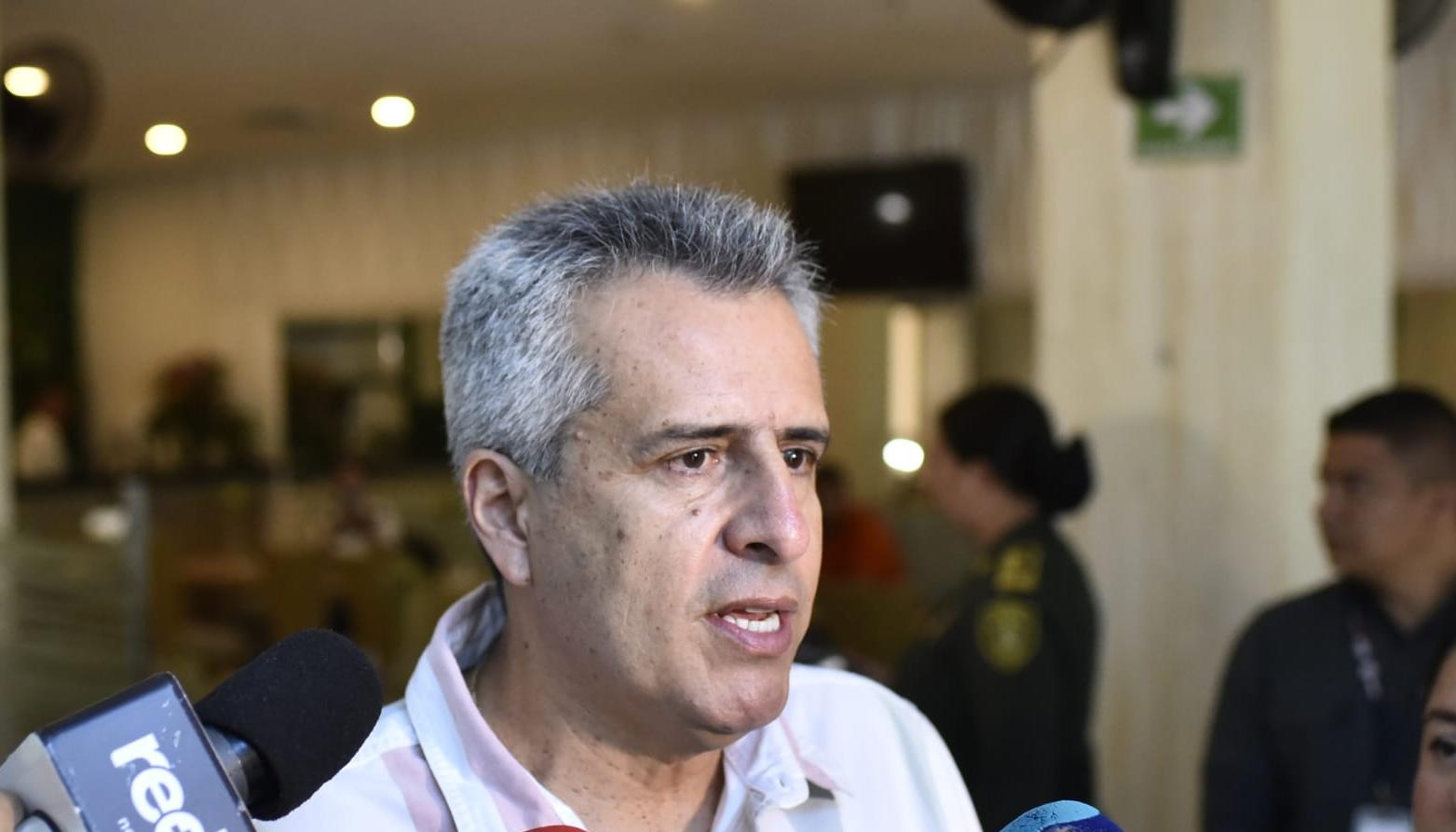 Luis Fernando Velasco, Ministro del Interior.