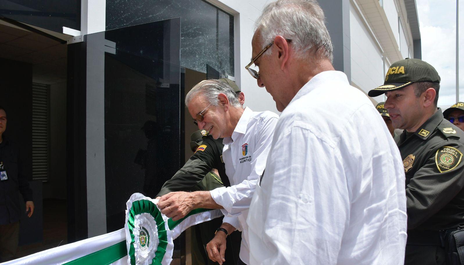 Iván Velásquez, ministro de Defensa, y el gobernador Eduardo Verano.