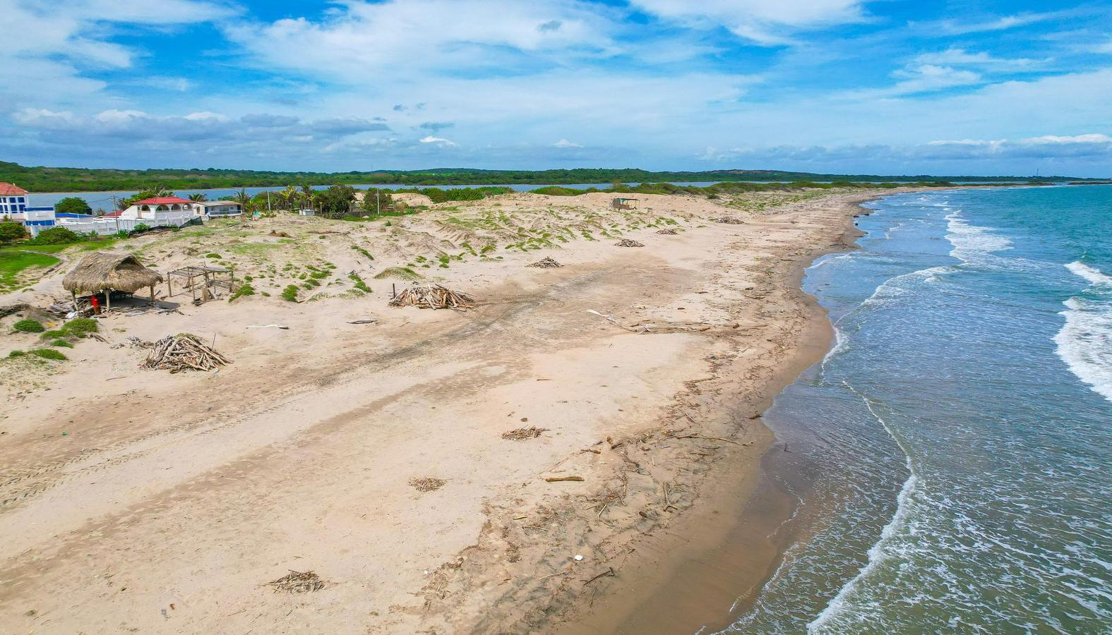 La playa de Punta Astilleros.