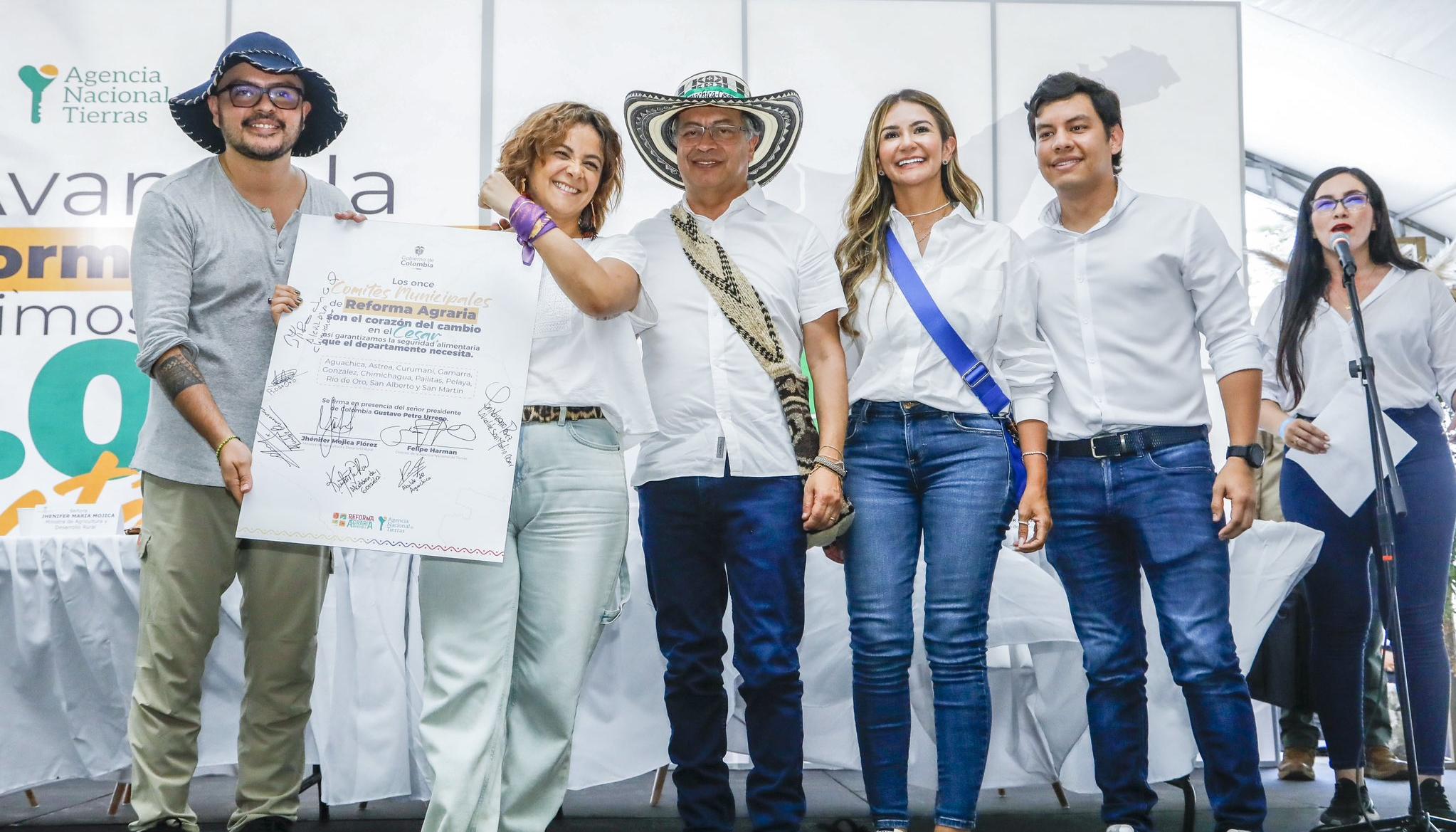 Entrega de tierras liderada por el Presidente Petro en Aguachica.