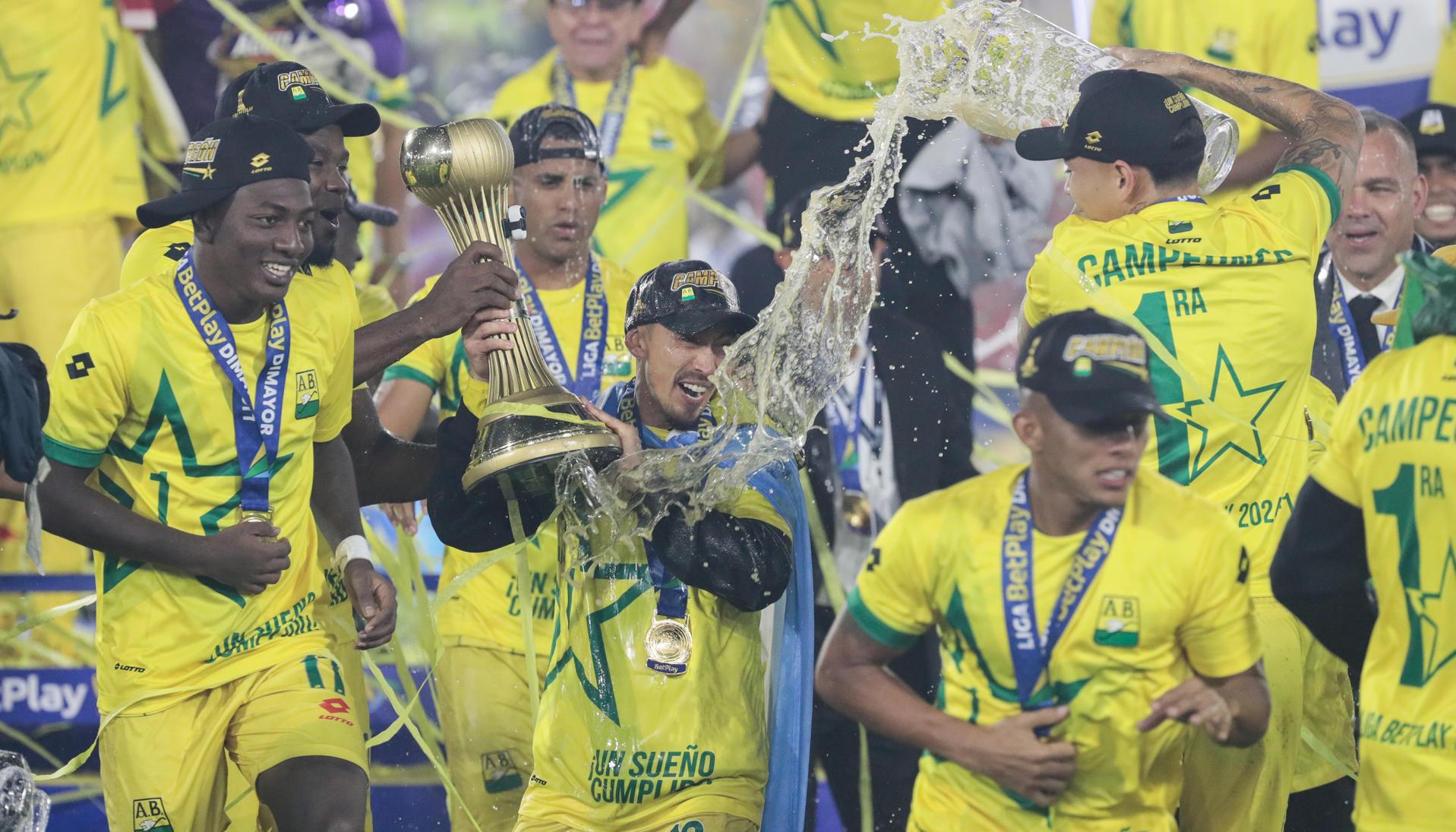 Fabián Sambueza celebrando su título.