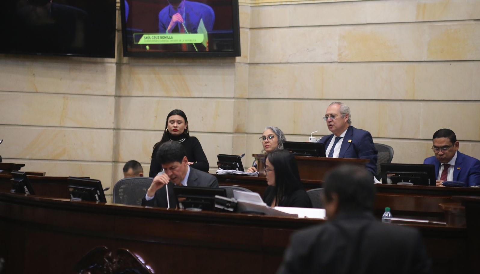 Mesa directiva del Senado decidió que el miércoles la oposición continúe su jornada de exposición de argumentos.