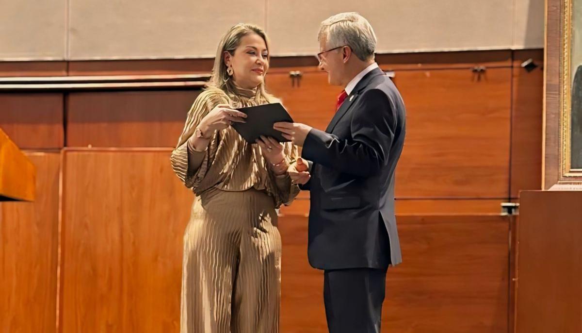El secretario General de la Unilibre, Floro Gómez, y Beatriz Tovar, rectora Seccional de la Universidad Libre de Barranquilla.