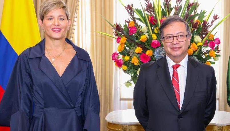 Verónica Alcocer y Gustavo Petro.