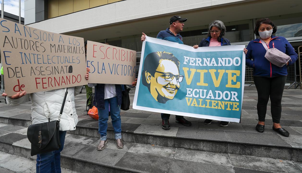 Familiares y amigos del asesinado candidato presidencial ecuatoriano Fernando Villavicencio.