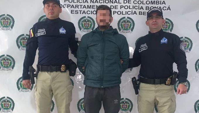 Yonayke Martínez Carrión, alias 'Ojitos', tras su captura en Belén, Boyacá