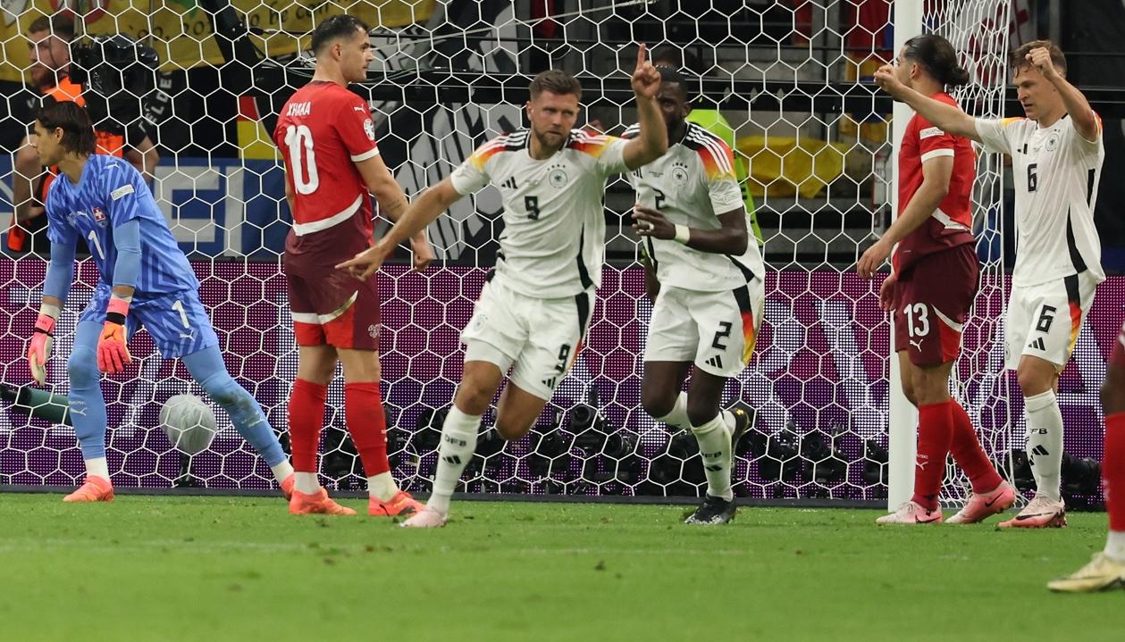 Niclas Füllkrug corre a celebrar tras marcar el gol del empate de Alemania ante Suiza.