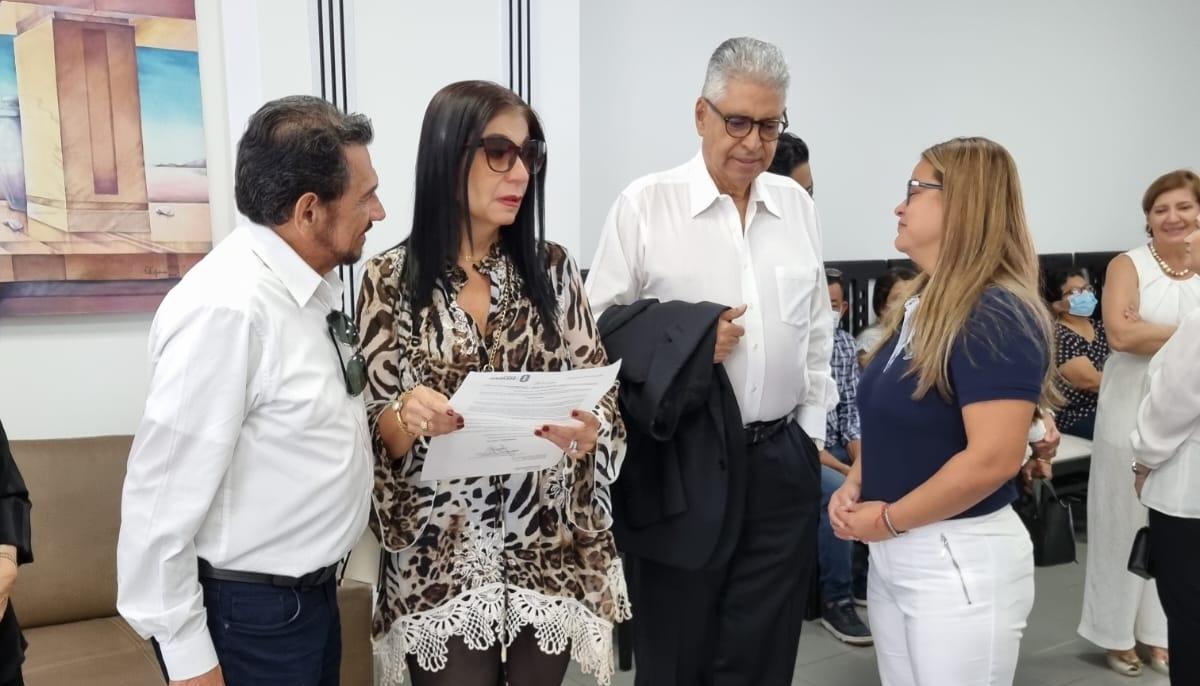 Hijos de Rafael Campo Miranda reciben decreto de exaltación.