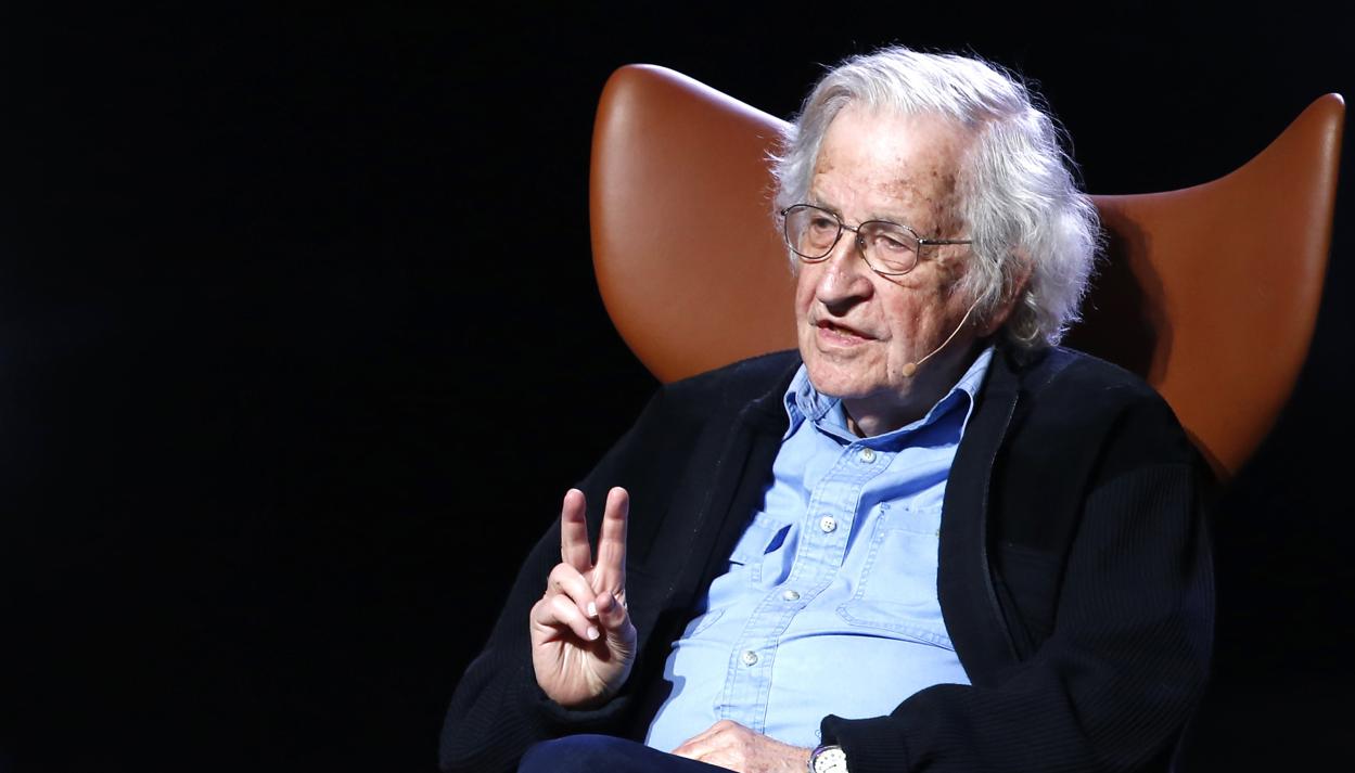 El escritor y filósofo Noam Chomsky.