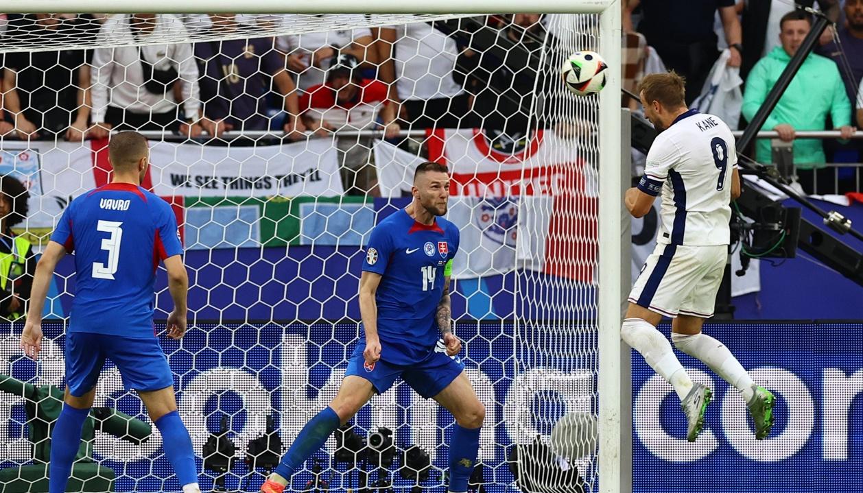 El cabezazo de Harry Kane para el segundo gol de Inglaterra, en el comienzo de la prórroga.