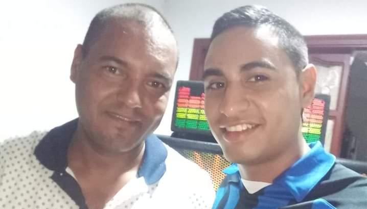 La víctima Jean David con su padre, el periodista Joaquín Montalvo. 
