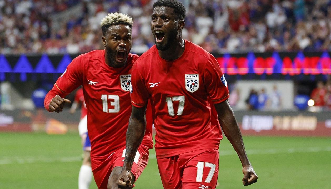 José Fajardo (17) celebra tras marcar el segundo gol de Panamá ante Estados Unidos.