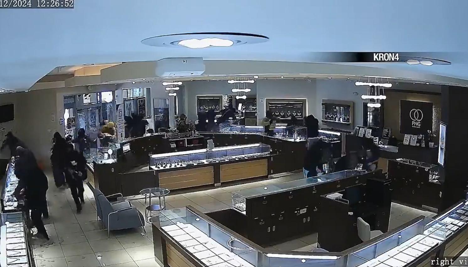 Los hombres armados que saquearon una joyería en Sunnyvale, California