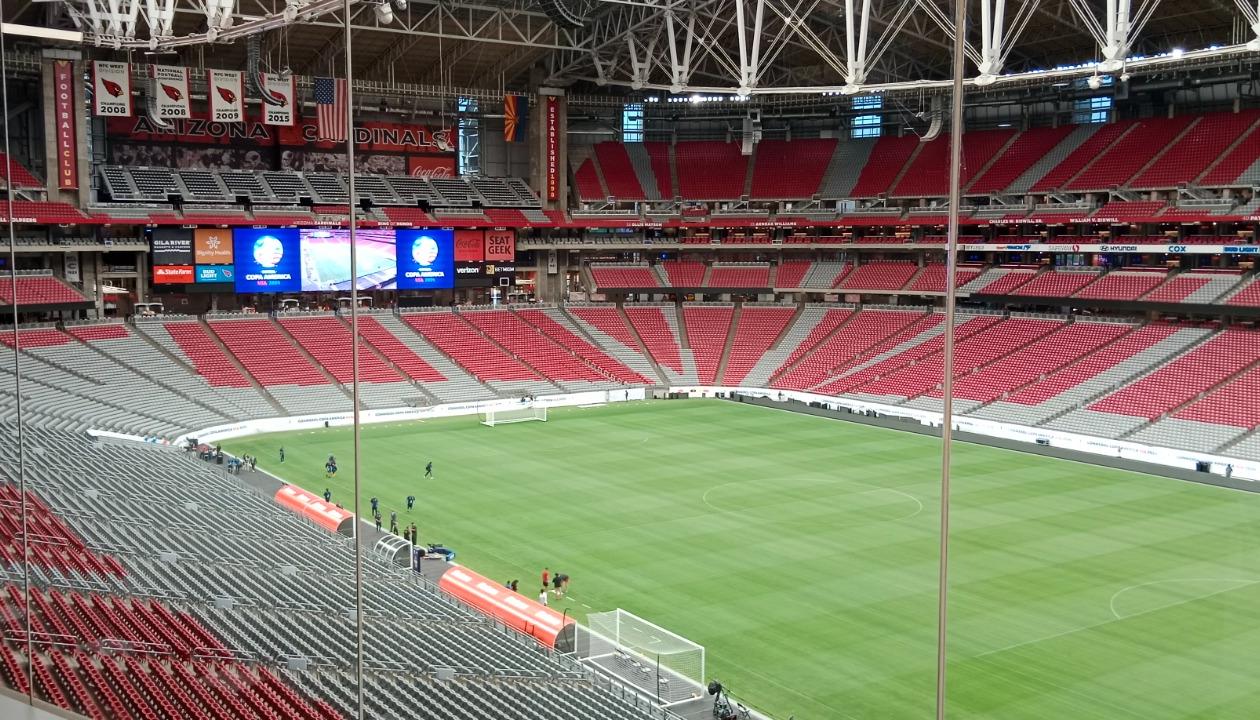 Panorámica del State Farm Stadium, de Glendale, donde hoy jugarán Colombia y Costa Rica. 