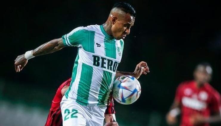 Sebastián Villa en un partido con el Beroe de Bulgaria. 