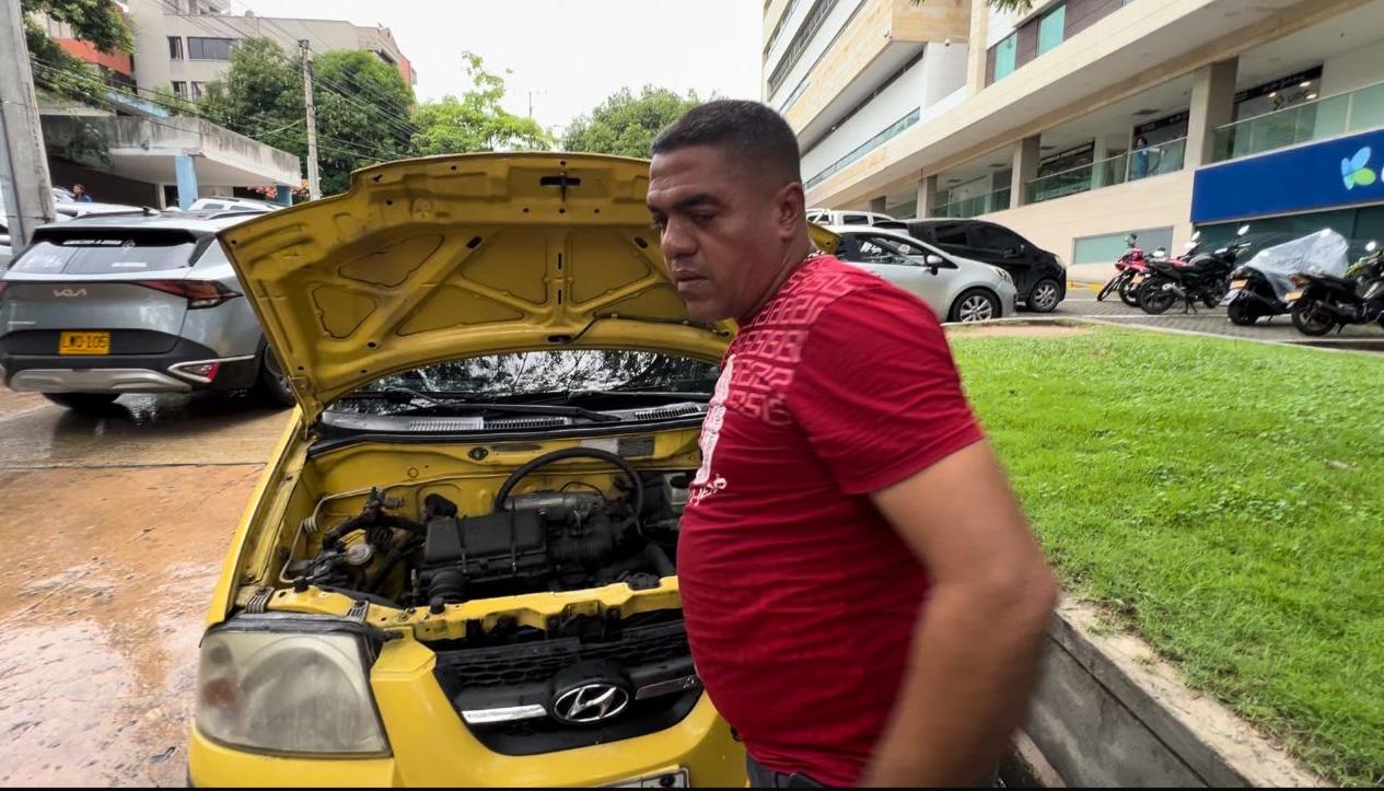 Wilmer Mesa, el conductor del taxi que iba con un pasajero en el momento de la emergencia