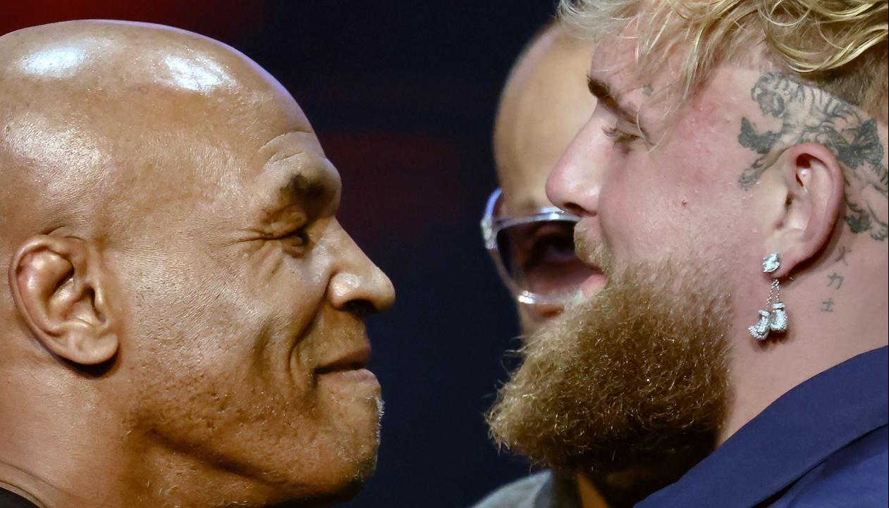 Mike Tyson y Jake Paul en su primer cara a cara promocional de su pelea.