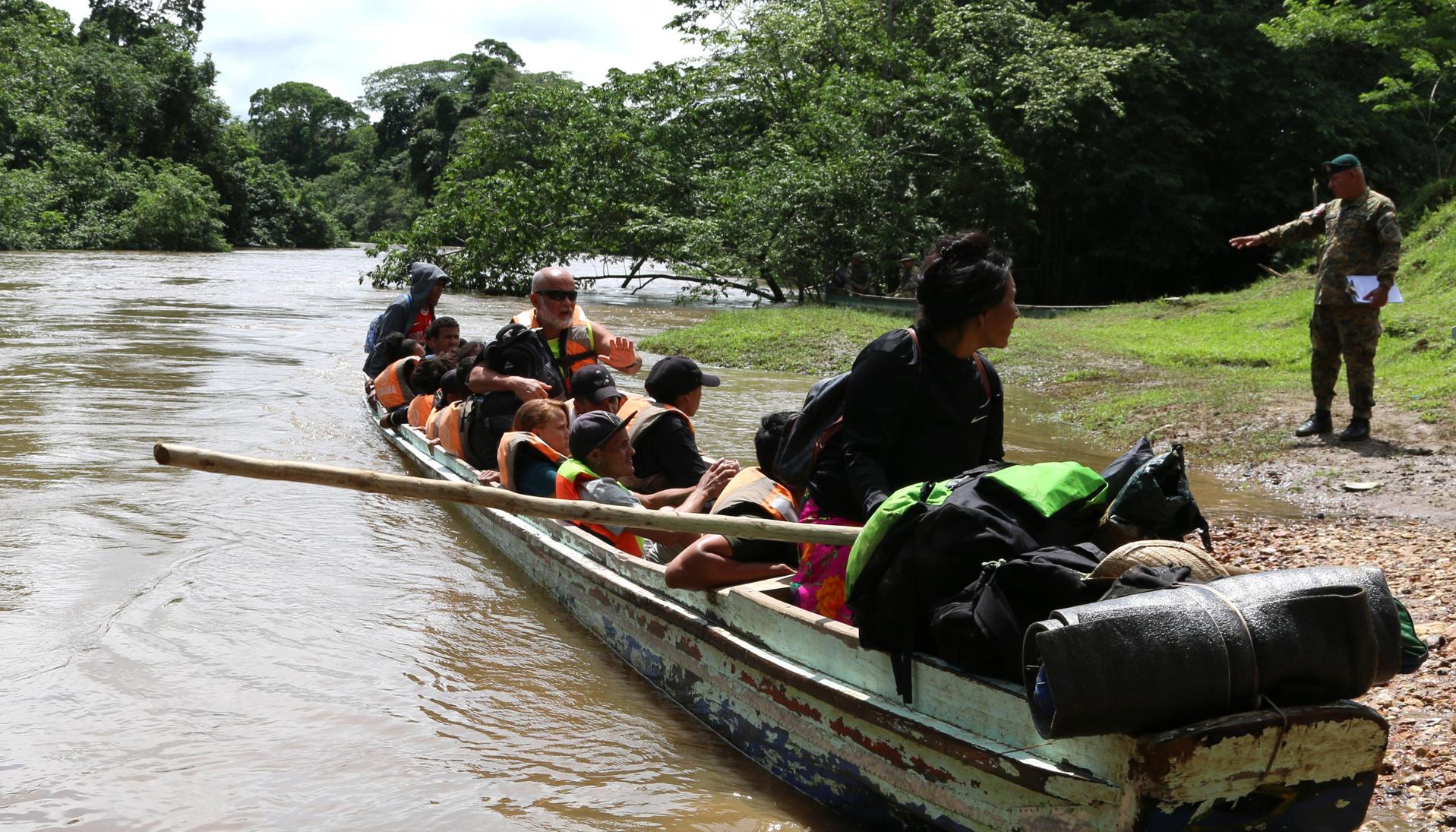 Grupo de migrantes en Panamá.