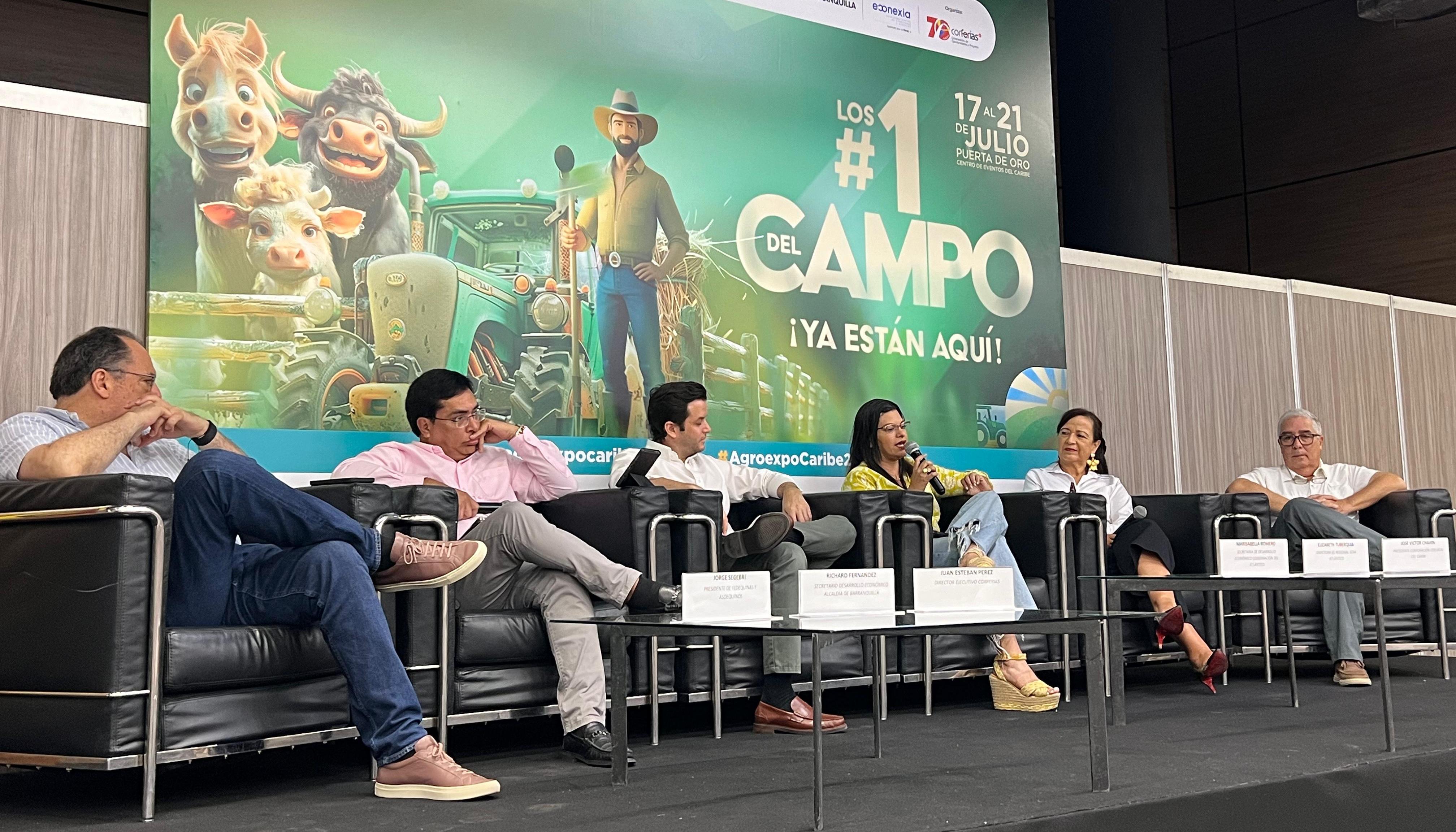 Jorge Segebre, presidente de Fedequinas y Asoequinos; Richard Fernández, Secretario de Desarrollo Económico de Barranquilla; Juan Pérez, director ejecutivo de Corferias; Marisabella Romero, Secretaria de Desarrollo Económico del Atlántico; Elizabeth Tuberquia, directora (e) regional del Sena; José Víctor Chahin, presidente corporación cebuísta del Caribe.