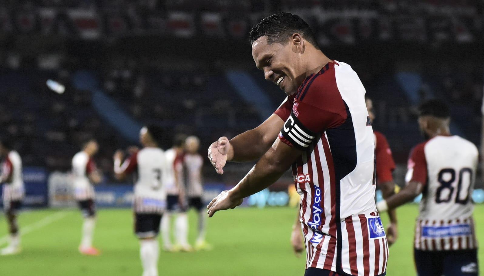 Carlos Bacca celebrando su gol frente a Chicó.