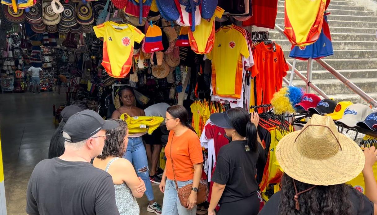 Las camisetas colombianas se apoderan de Barranquilla.