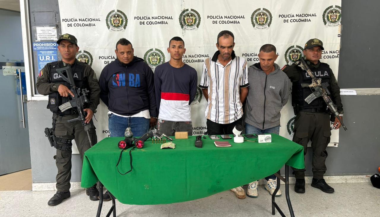 El presunto cabecilla fue capturado junto a tres hombres. 