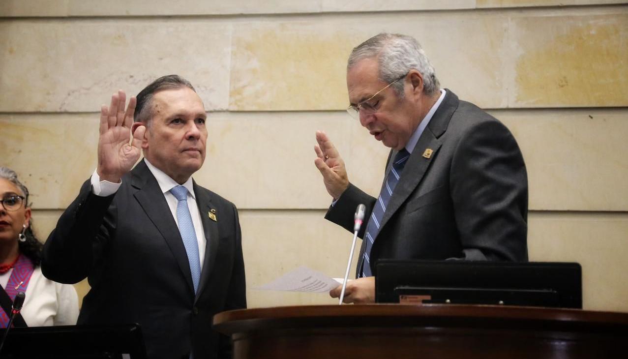 Efraín Cepeda en su posesión como presidente del Senado.