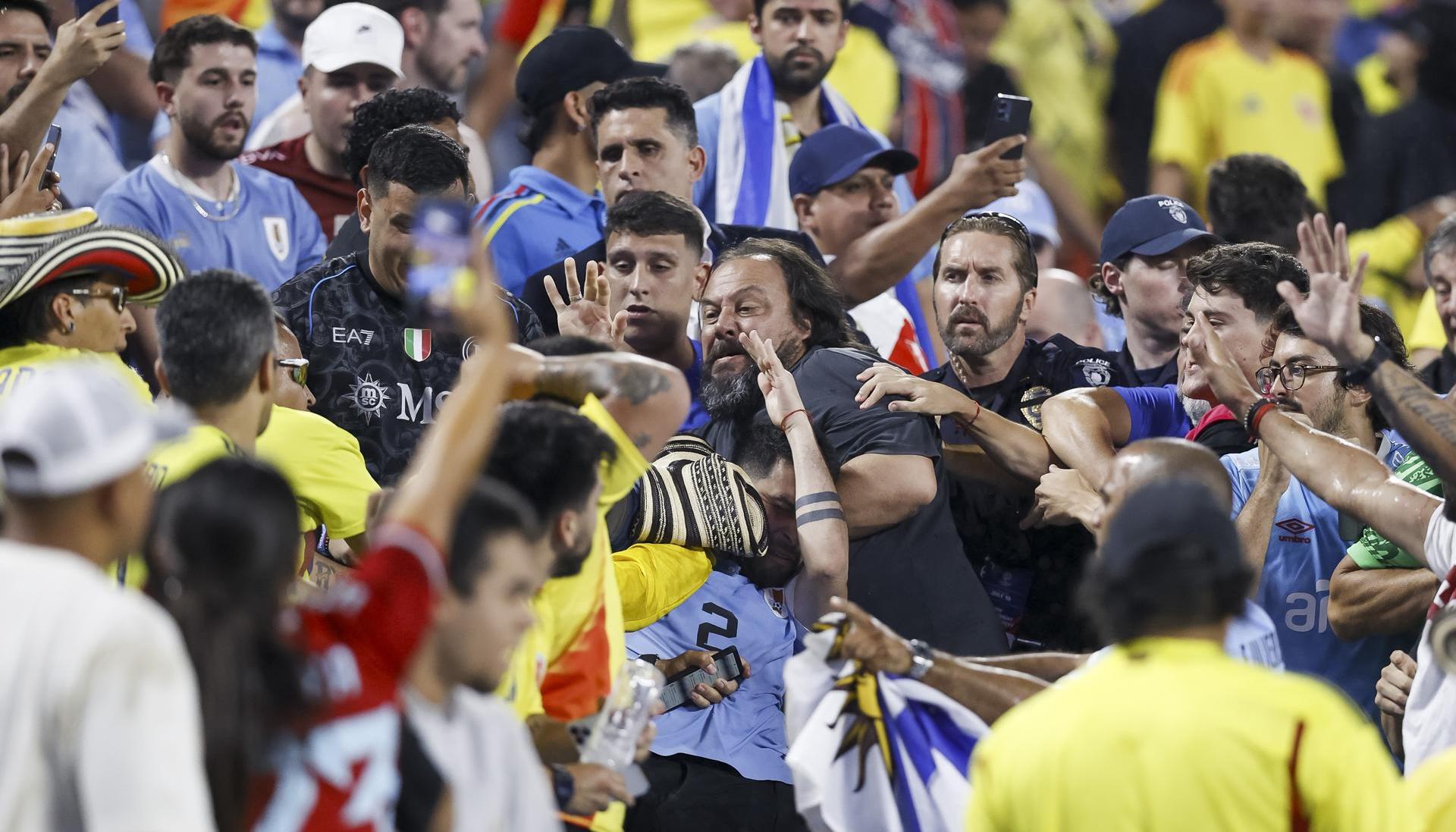 Pelea entre colombianos y uruguayos en las semifinales de la Copa América.